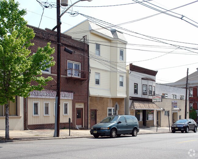 Primary Photo - 147 Midland Ave