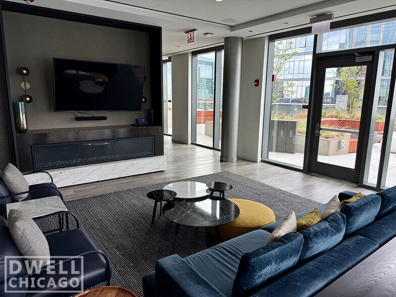 Building Photo - 460 E Waterside Dr