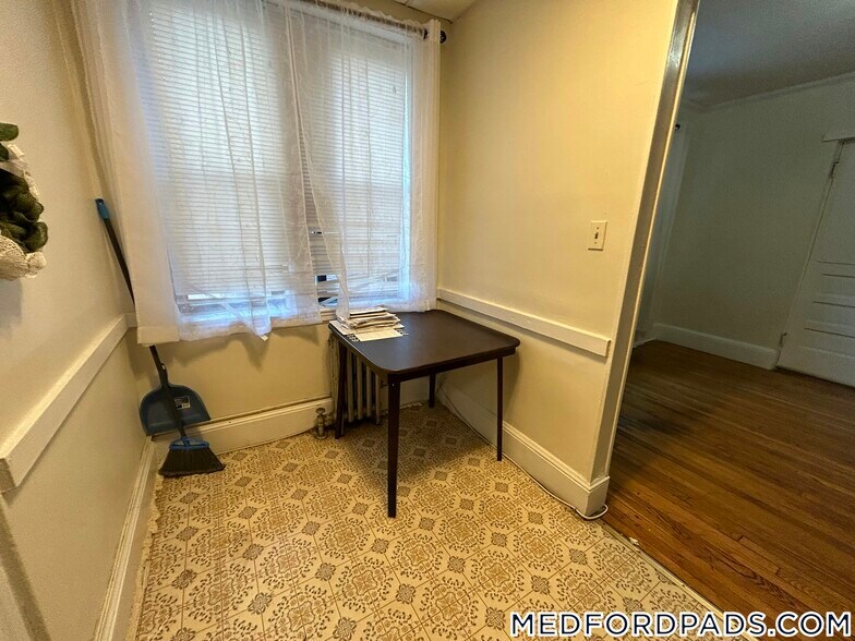 Building Photo - 53 Fellsway W