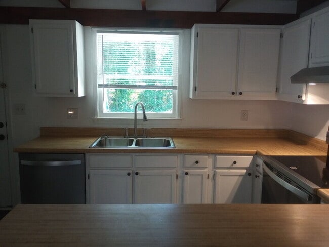 Building Photo - 8 Charterhouse Ct