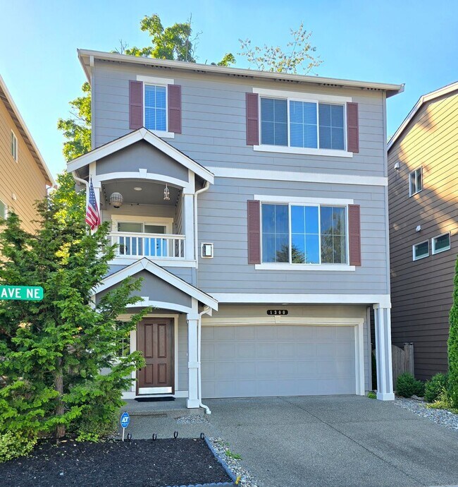 Primary Photo - 4 Bedroom Home Available Now in Lake Steve...