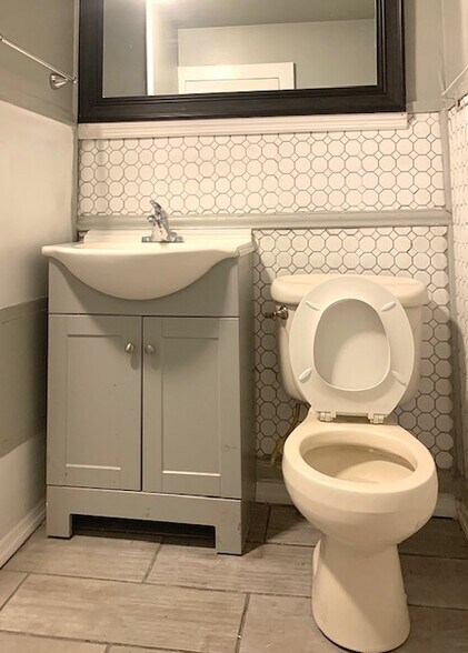 Building Photo - 1800 Dante St