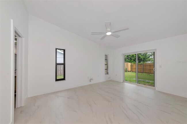 Building Photo - 1658 Ridgewood Ln