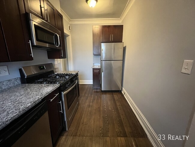 Building Photo - 1 Bed 1 Bath with IN UNIT LAUNDRY in Ander...