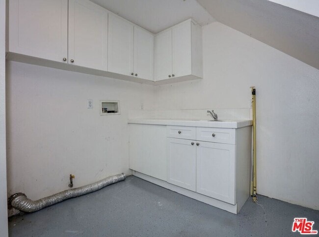 Building Photo - 5350 Playa Vista Dr