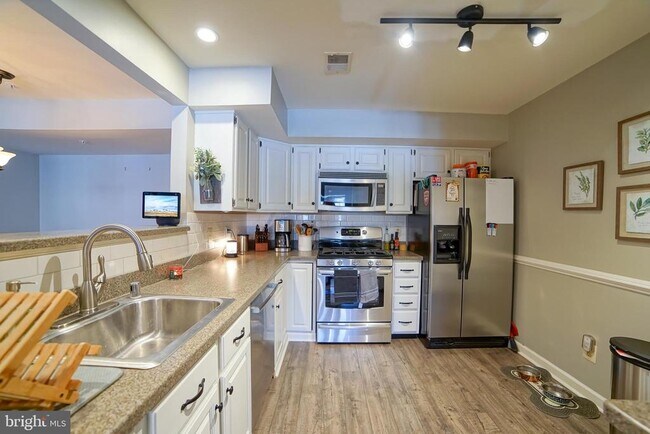 Building Photo - 12205 Fairfield House Dr