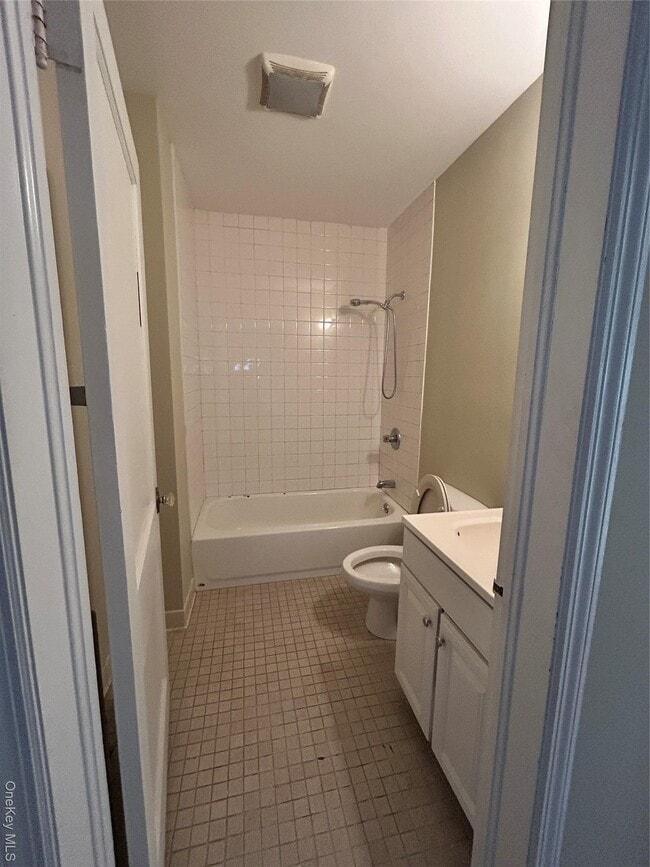 Building Photo - 853 Little Britain Rd