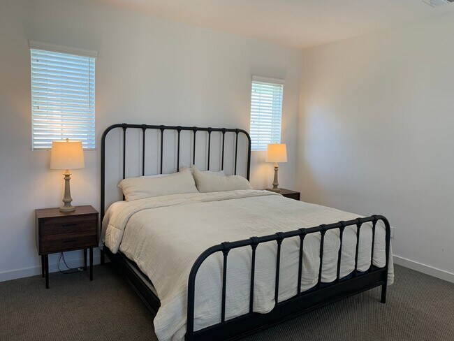 Building Photo - Beautiful Home 4bed/3 bath