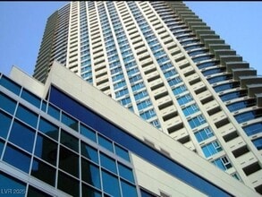 Building Photo - 2700 S Las Vegas Blvd