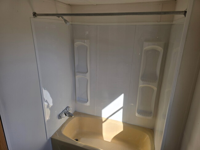 Building Photo - 472 Ruben Wells Rd