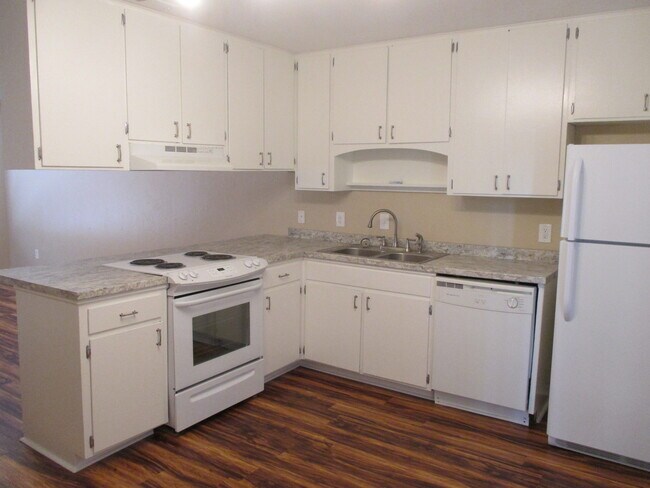 Building Photo - 301 S Lipona Rd