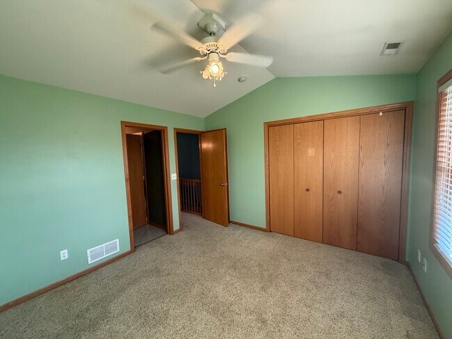 Building Photo - 721 Broderick Dr NE