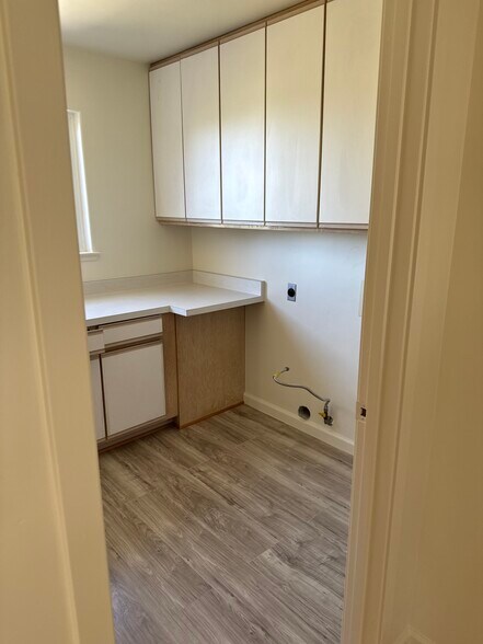 Laundry Room - 746 Newton St