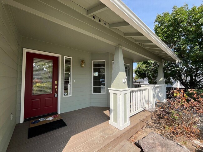 Building Photo - 3111 NE Dennis Ct