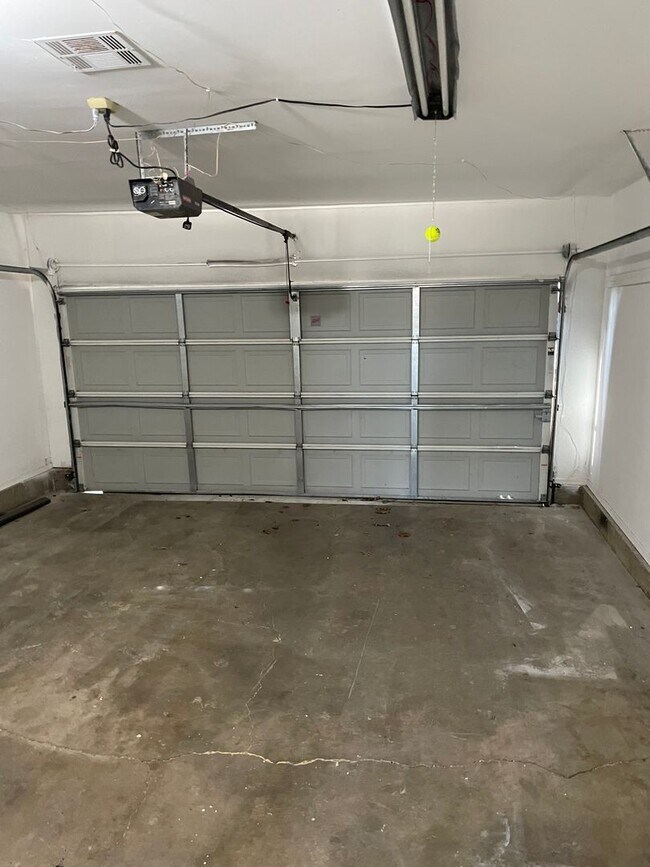 Building Photo - 100 W Roanoke St