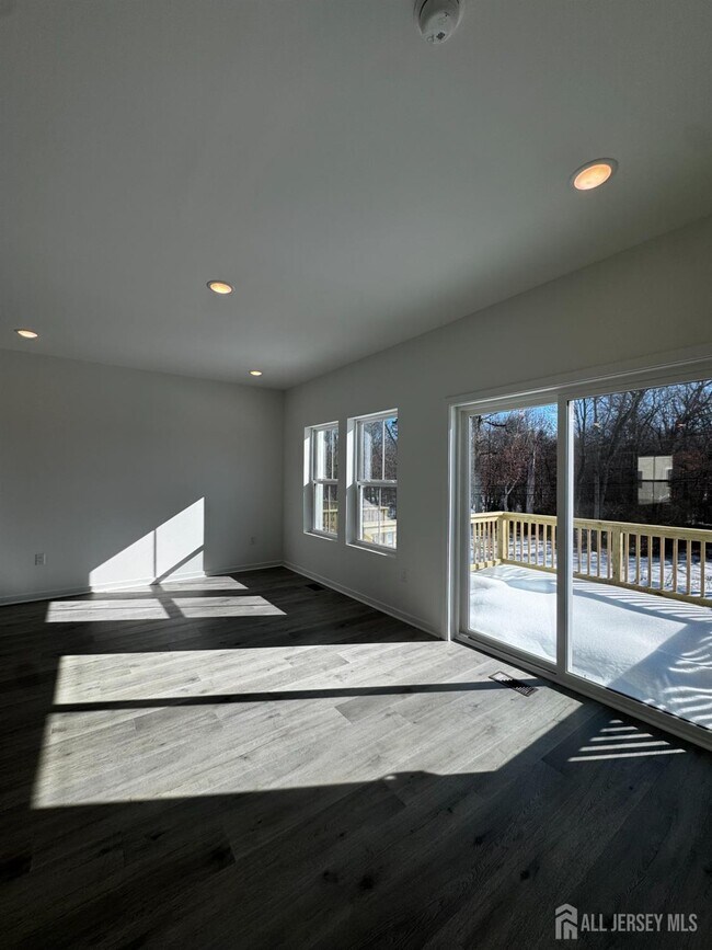 Building Photo - 59 Basswood St