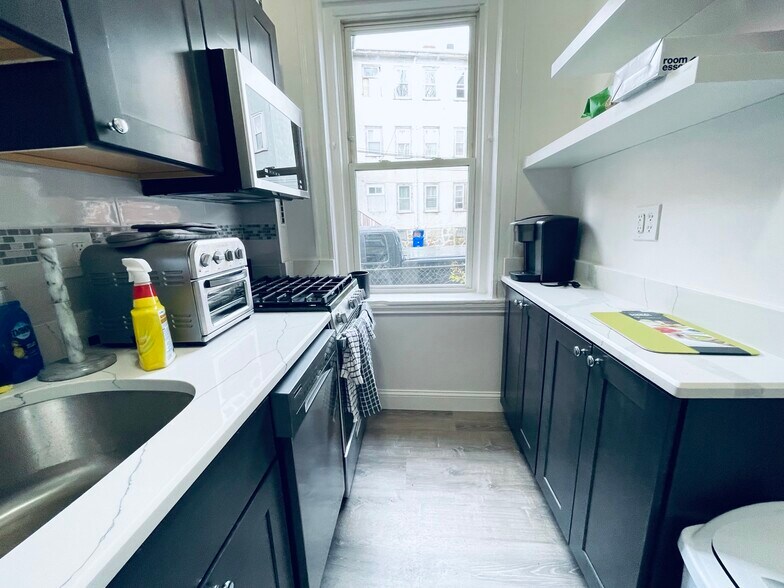 Building Photo - 4 Carol Ave