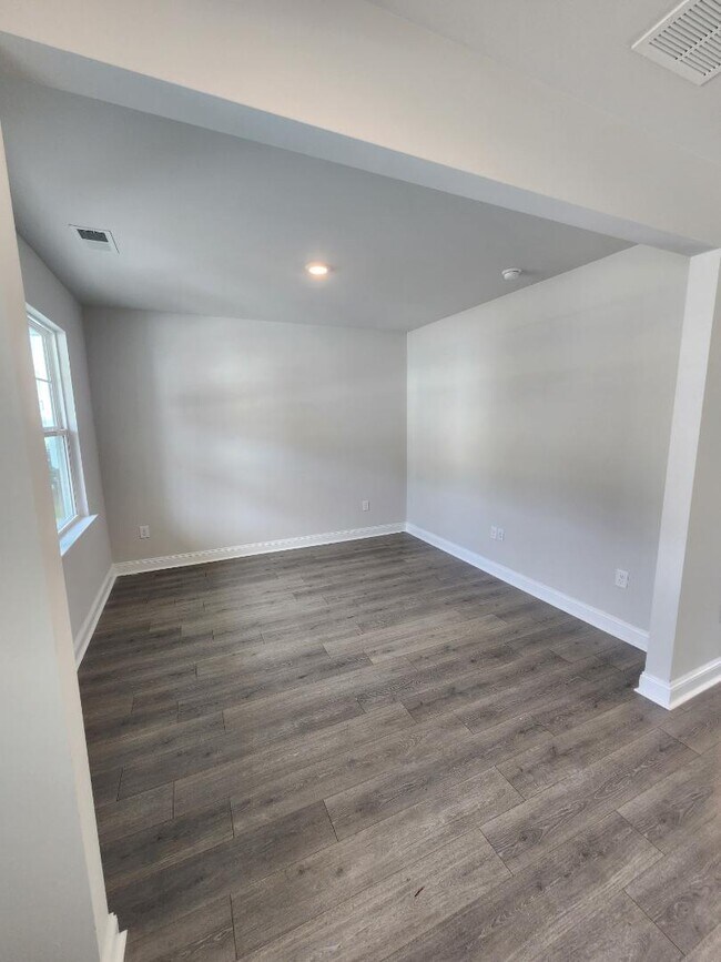 Building Photo - 4044 Dewberry Ln
