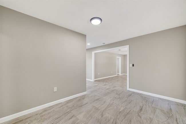 Building Photo - 7814 Pin Oak Dr