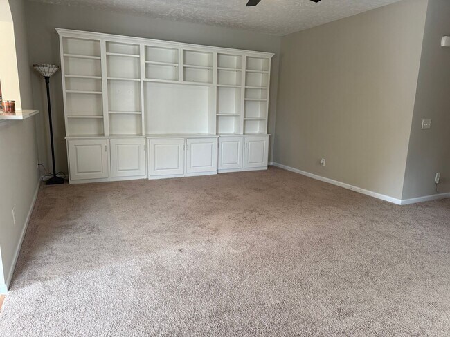 Building Photo - Location, Location, Location!