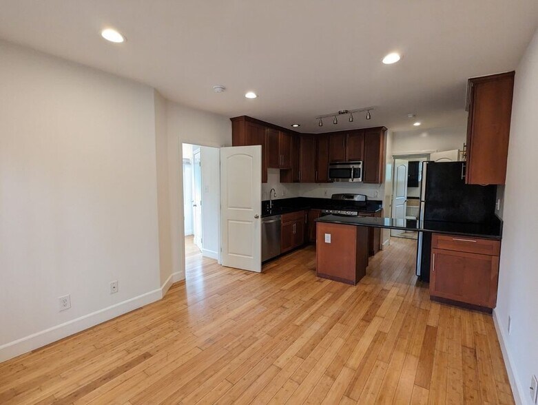 Building Photo - 1010 Wilton Pl