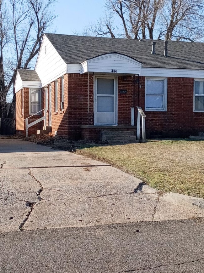 Building Photo - Nice 1 bed, 1 bath Duplex