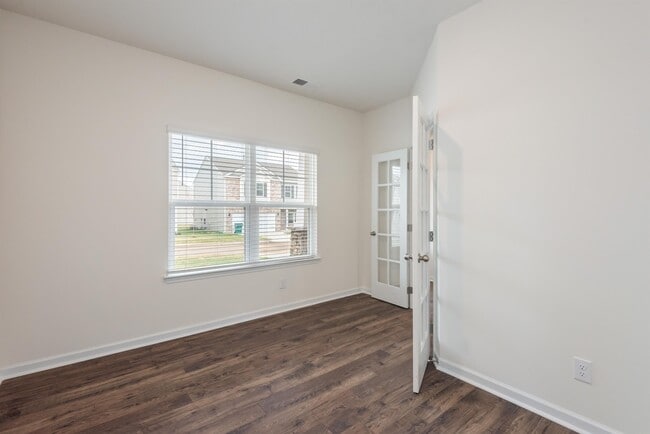 Building Photo - 5513 English Holly Wy