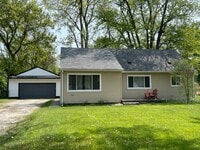 Building Photo - ADORABLE 3 BED 1.5 BATH BUNGALOW -----DEERING ST.