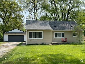 Building Photo - ADORABLE 3 BED 1.5 BATH BUNGALOW -----DEER...