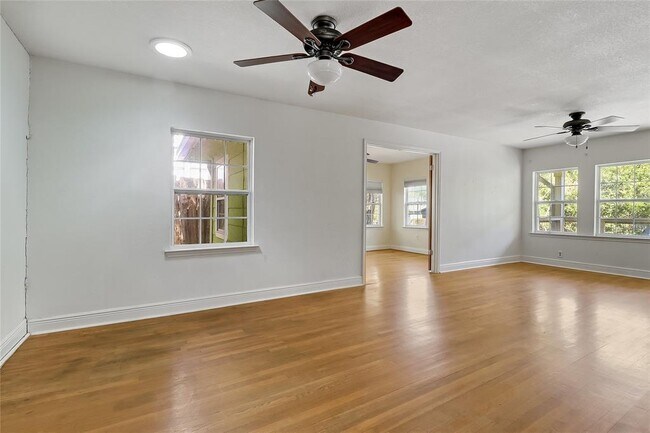 Building Photo - 1706 Maple Ave