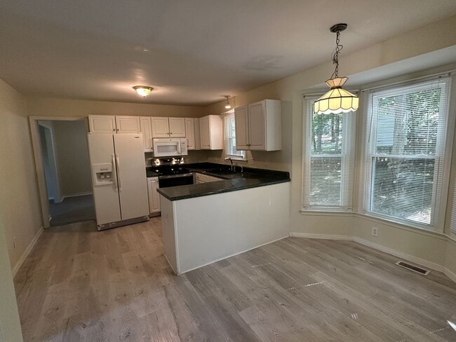 Building Photo - For Rent: Charming 4-Bedroom Colonial in C...