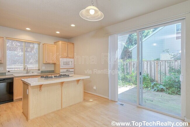Building Photo - 14705 SW Redbud Way
