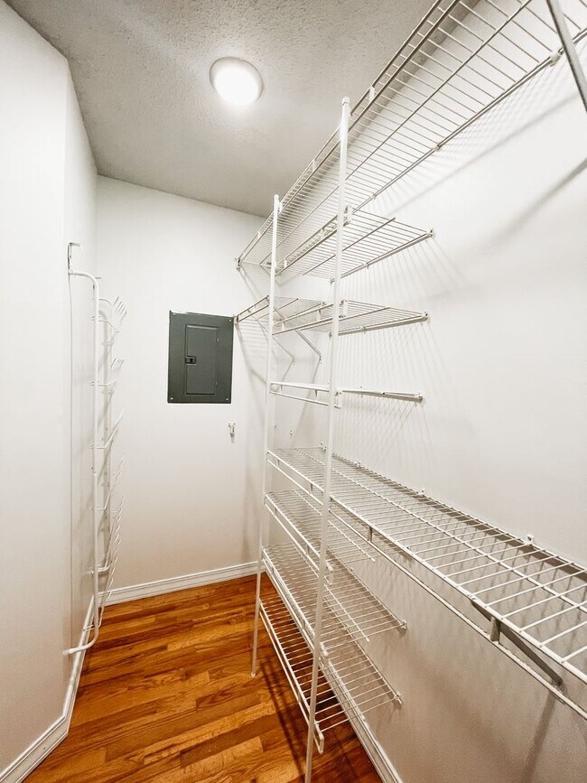 Building Photo - Southwest Springfield - Kickapoo High