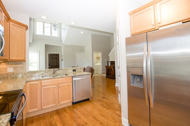 Building Photo - Charming End-Unit Townhome in Southern Pines