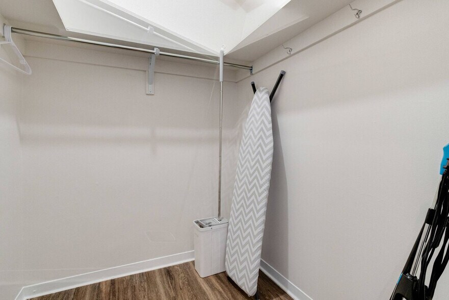 Building Photo - 112 W University Pkwy