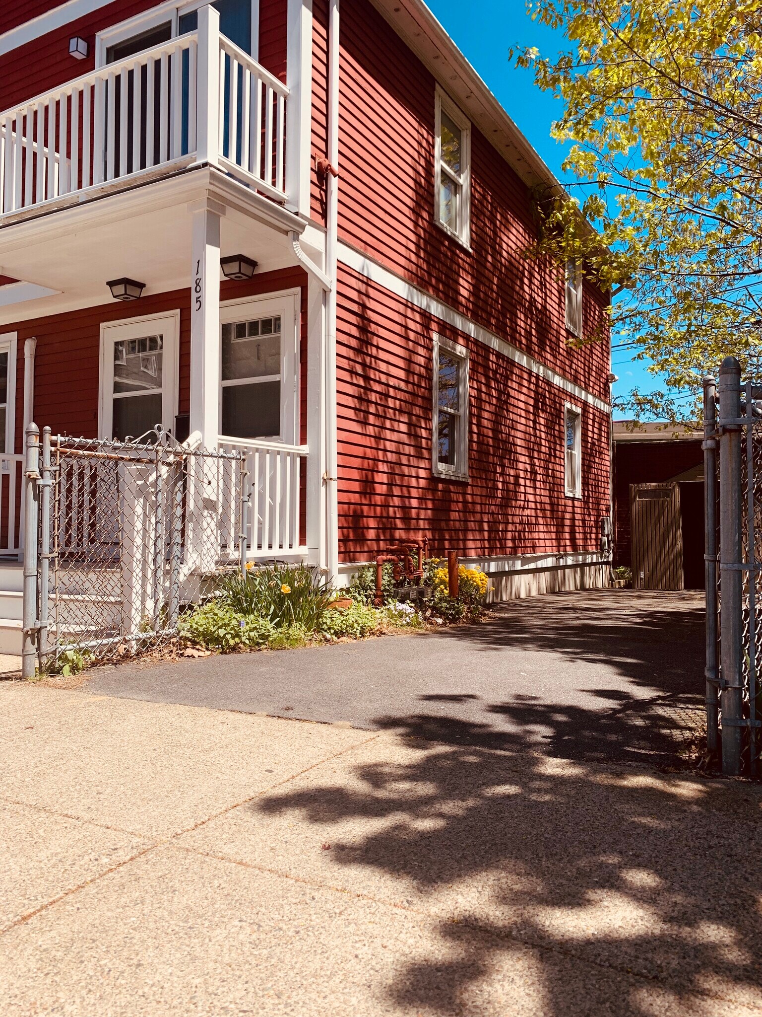 Building Photo - 185 Sydney St