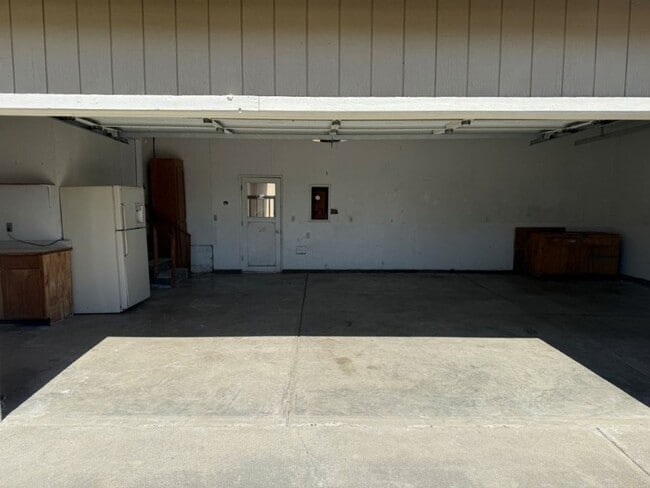 Building Photo - Unique 2 Bedroom Country Property Vacaville *Star Rentals