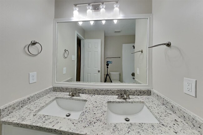 Building Photo - 16902 Canyon Ridge Ct
