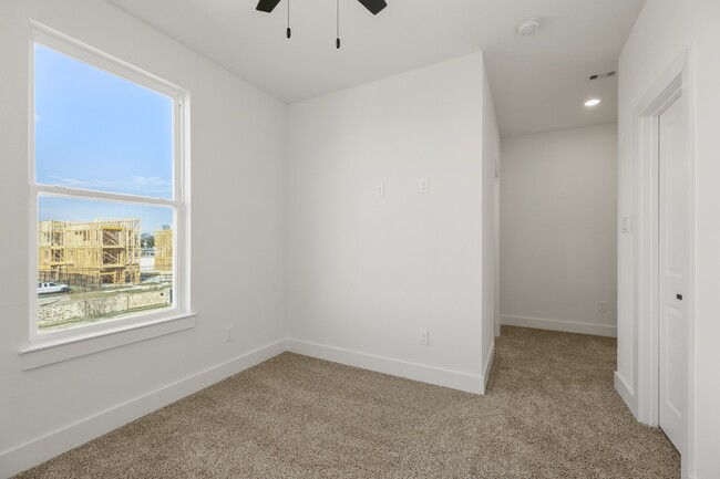 Building Photo - 6330 Del Rio St