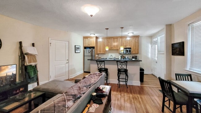 Building Photo - MODERN 1 BED 1 BATH CONDO IN THE FAN!!!!