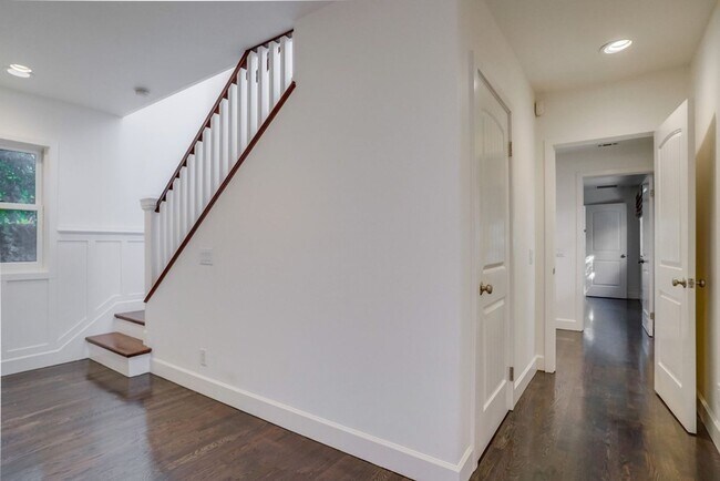 Building Photo - Beautiful 4 Bed/4 Bath Family Home w/pool - Upcoming and available in April!