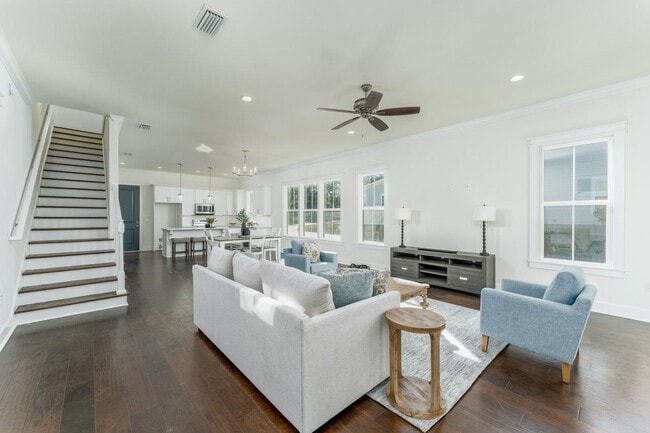 Building Photo - 415 Glenview Dr