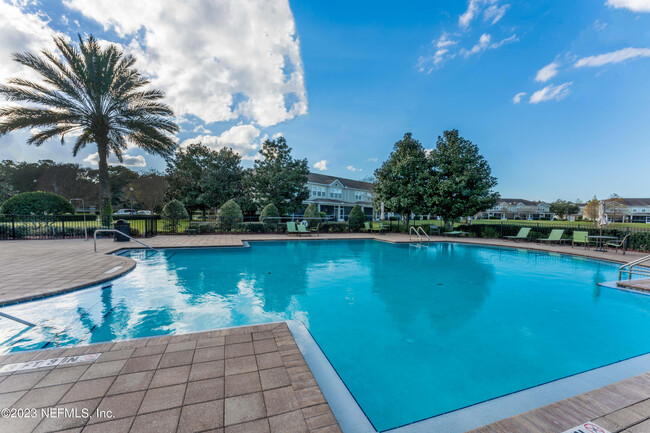 Building Photo - 6867 Roundleaf Dr