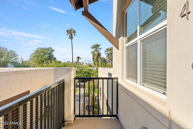 Building Photo - 2245 N Dayton St