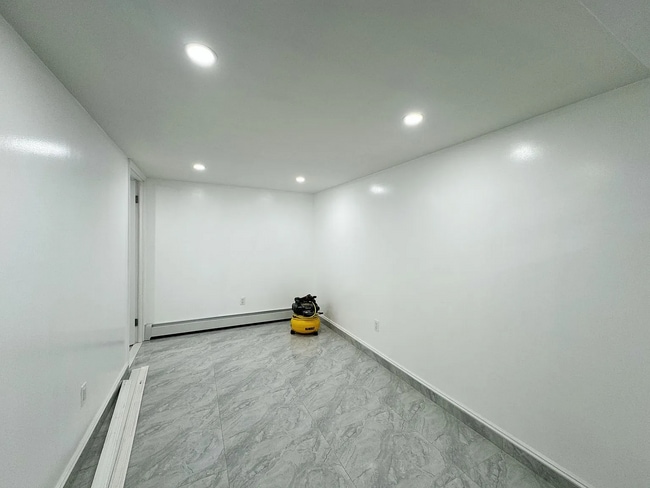 Building Photo - 400 Hanover Ave