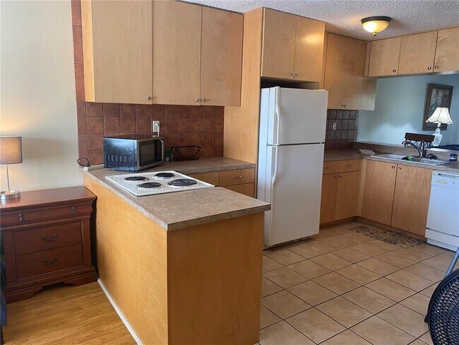 Building Photo - 9213 Tudor Dr