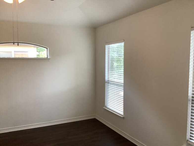 Building Photo - 1223 Cresswell Cove