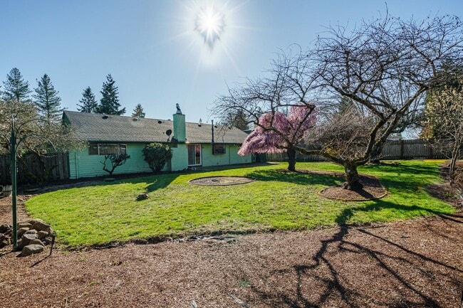 Building Photo - GREAT LOCATION!!! Single Level 3 bedroom 2...