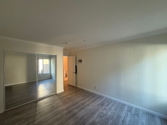 Building Photo - Charming 2-Bed/2-Bath Condo in Gated Forest Glen Community