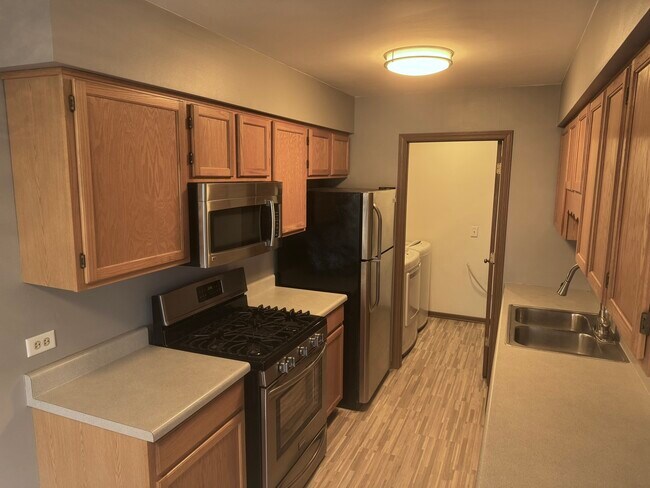 Building Photo - 1236 Sandhurst Ln